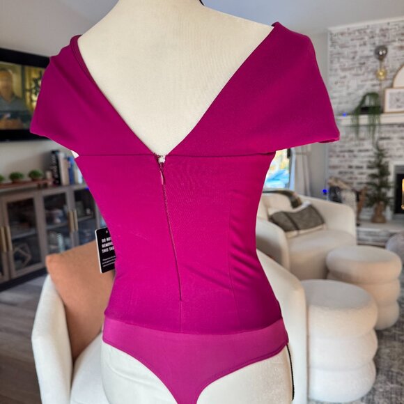*NWOT* Express Sweetheart Neckline Off The Shoulder Bodysuit - Picture 3 of 4